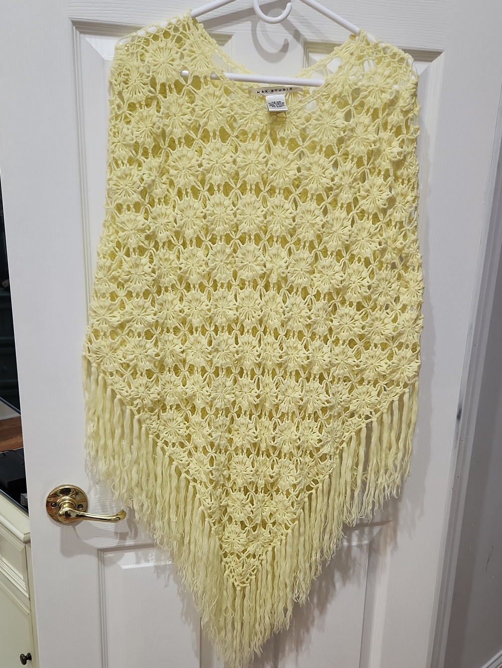 MAX STUDIO ACRYLIC SHAWL, CAPE, PONCH, COVET-UP. YELLOW. ONE SIZE. W/ FRINGE